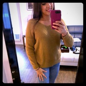 V Neck Backless Sweater - Long Sleeve